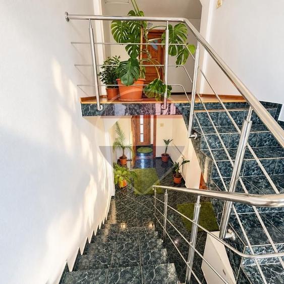 Duplex cu 8 camere cu Teren 630 Mp în Central