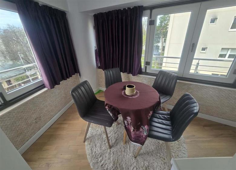 Apartament cu 3 camere decomandat, mobilat în Burdujeni