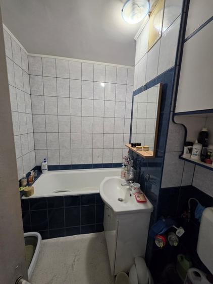 Apartament cu 3 camere semidecomandat în Iancului