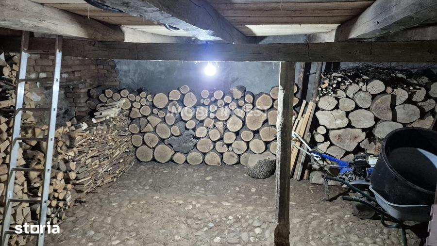 Casă cu 4 camere cu Teren 3350 Mp în Central