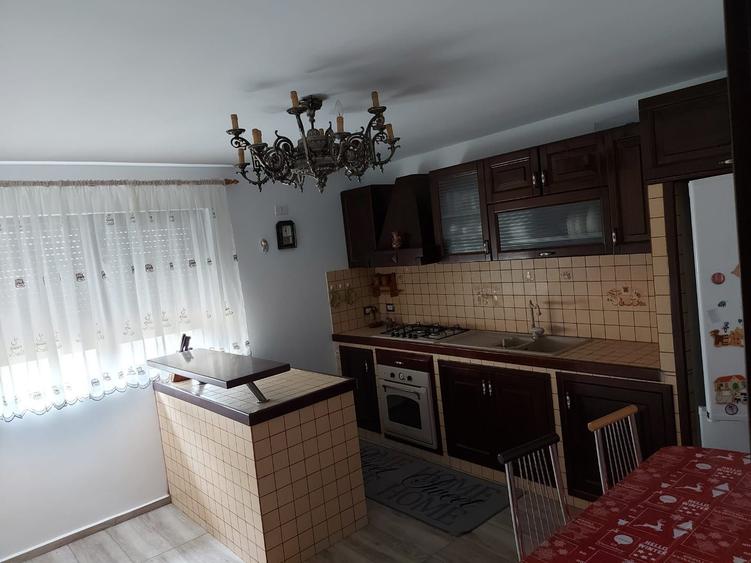 Casă cu 4 camere în Central