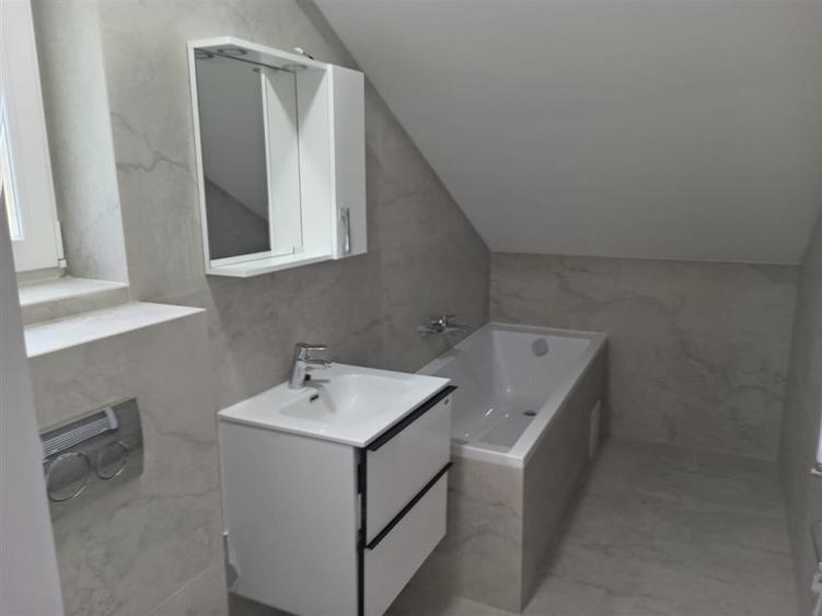 Casă individuală cu 4 camere cu Teren 500 Mp în Central