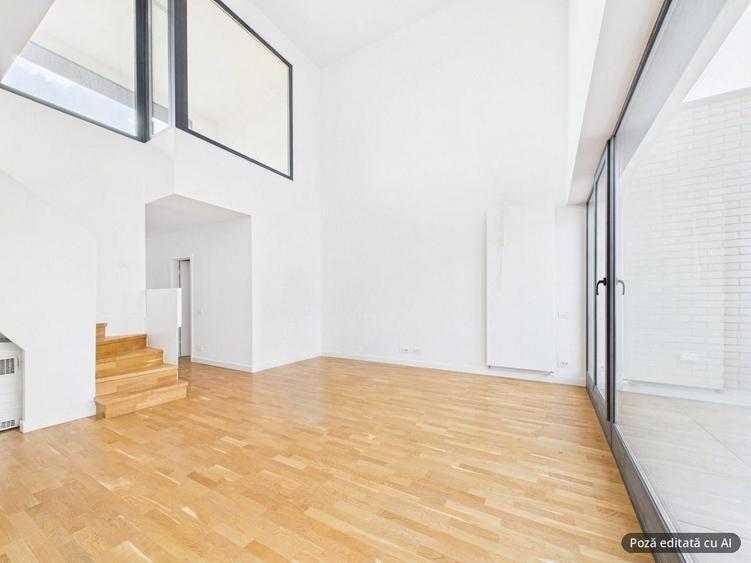 Apartament cu 4 camere semidecomandat în Central