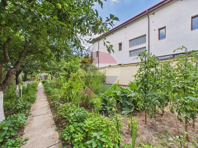 Casă individuală cu 4 camere cu Teren 619 Mp în Central