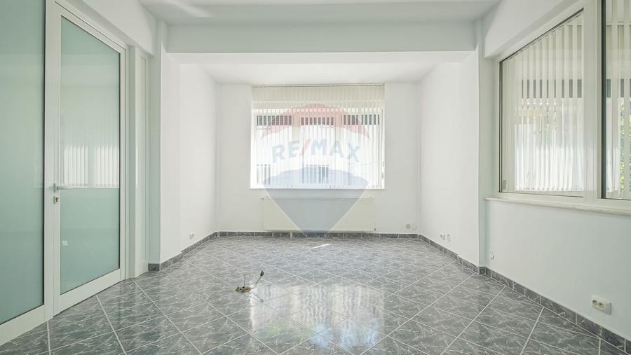 Casă individuală cu 24 camere cu Teren 3140 Mp în Schei