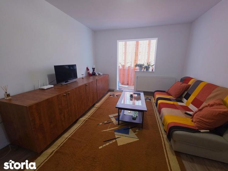 Apartament cu 3 camere în Astra
