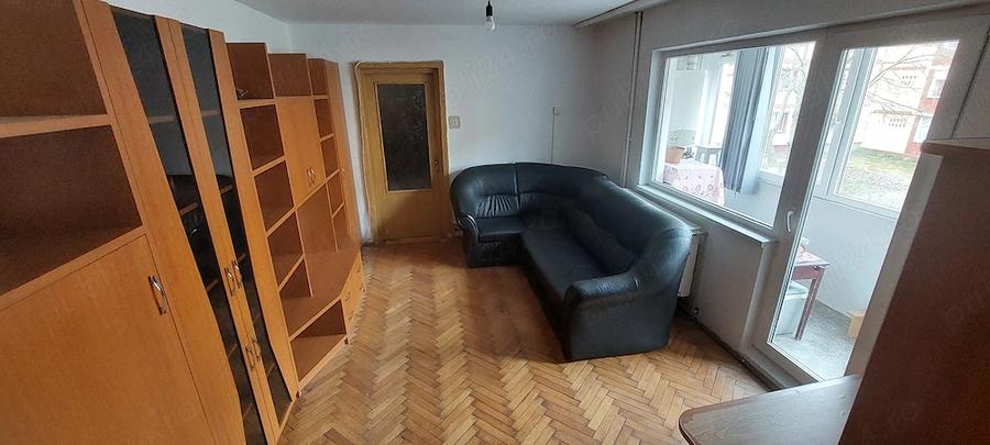 Apartament cu 3 camere semidecomandat în Govândari