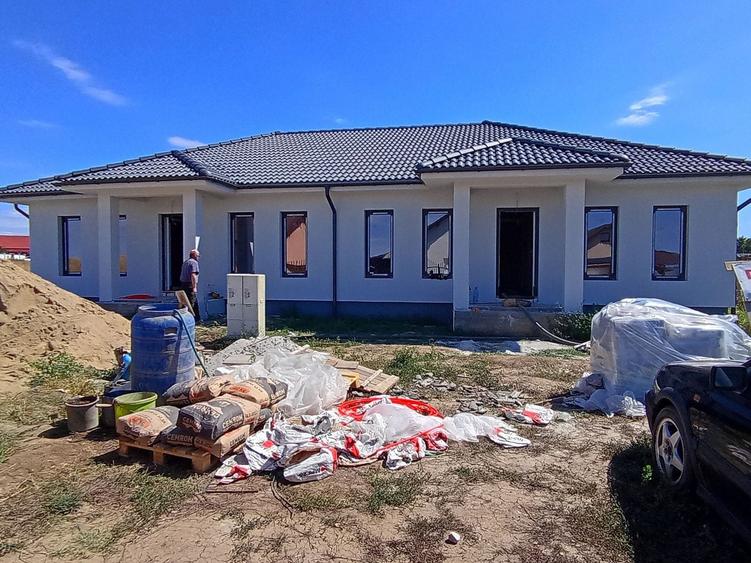 Duplex cu 3 camere cu Canalizare în Sânandrei