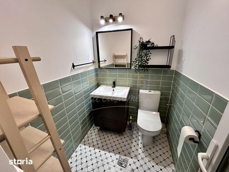 Casă cu 9 camere semidecomandat cu Teren 438 Mp în Central