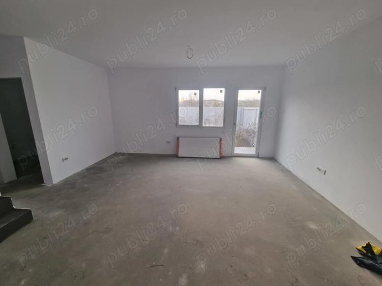 Casă cu 4 camere în Barieră