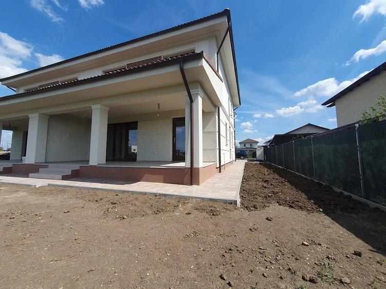 Casă cu 5 camere cu Teren 300 Mp în Dumbrăvița