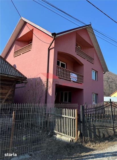 Casă cu 4 camere cu Teren 1800 Mp în Telciu