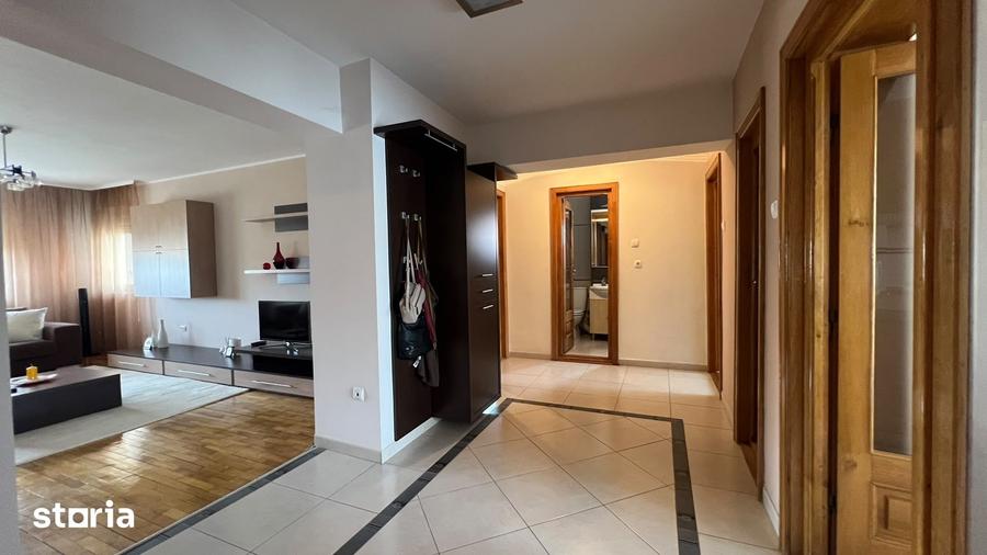 Apartament cu 3 camere decomandat în Intim