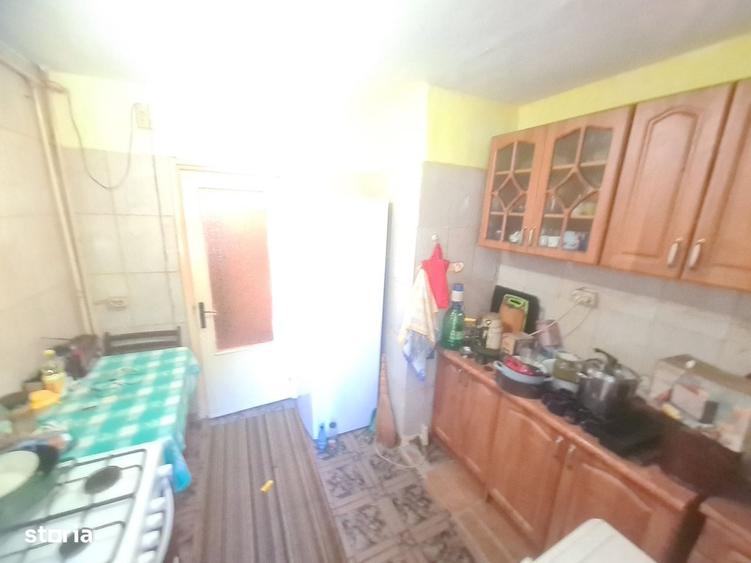 Apartament cu 3 camere semidecomandat în Cornișa