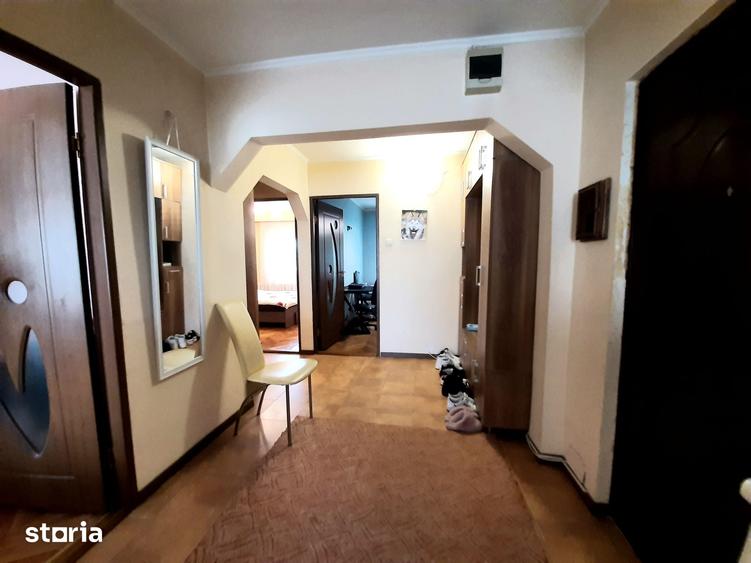 Apartament cu 3 camere decomandat în Micro 17