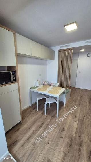 Apartament cu 3 camere semidecomandat în Vitan