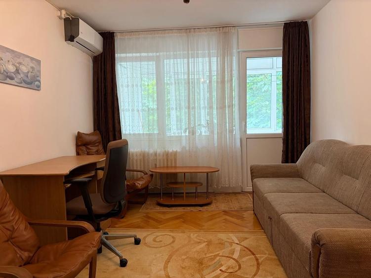 Apartament cu 2 camere semidecomandat, mobilat în Alexandru Obregia
