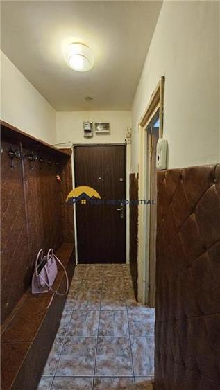 Apartament cu 4 camere semidecomandat, mobilat în Berceni