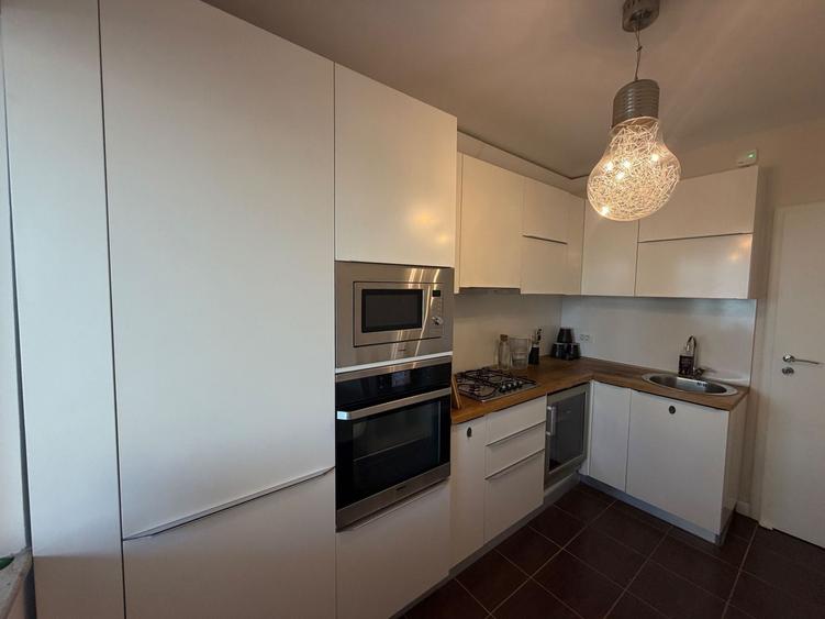 Apartament cu 3 camere decomandat în Tei