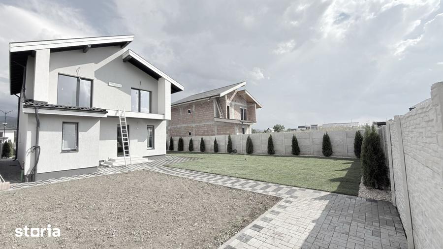 Casă cu 4 camere cu Teren 511 Mp în Cristian