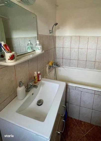 Apartament cu 3 camere decomandat în Albești