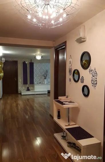 Apartament cu 5 camere decomandat, mobilat în Central