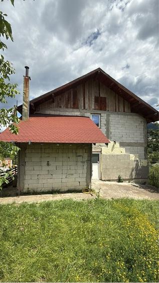 Casă cu 4 camere cu Teren 430 Mp în Valea Doftanei