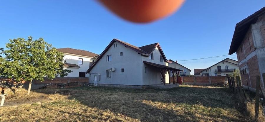 Casă cu 4 camere în Livada