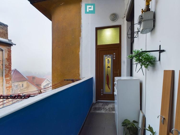 Apartament cu 3 camere semidecomandat în Central