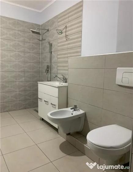 Apartament cu 4 camere decomandat în Horea
