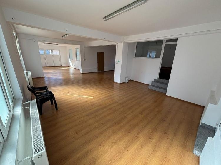 Spațiu comercial, de 150 mp, în Rădaia