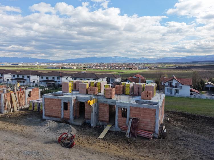Duplex cu 5 camere cu Canalizare în Șura Mică