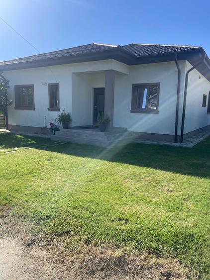 Casă cu 3 camere cu Teren 600 Mp în Central