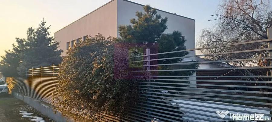 Casă cu 7 camere cu Teren 508 Mp în Săbăreni