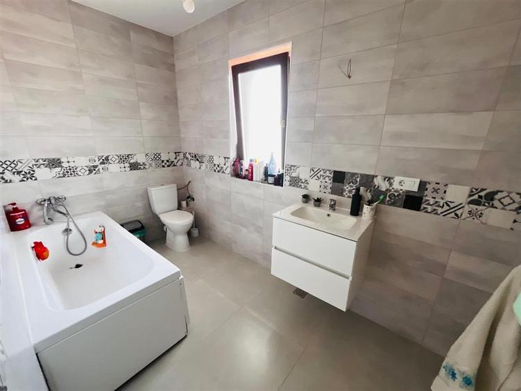 Casă cu 4 camere cu Teren 250 Mp în Lunca Cetățuii