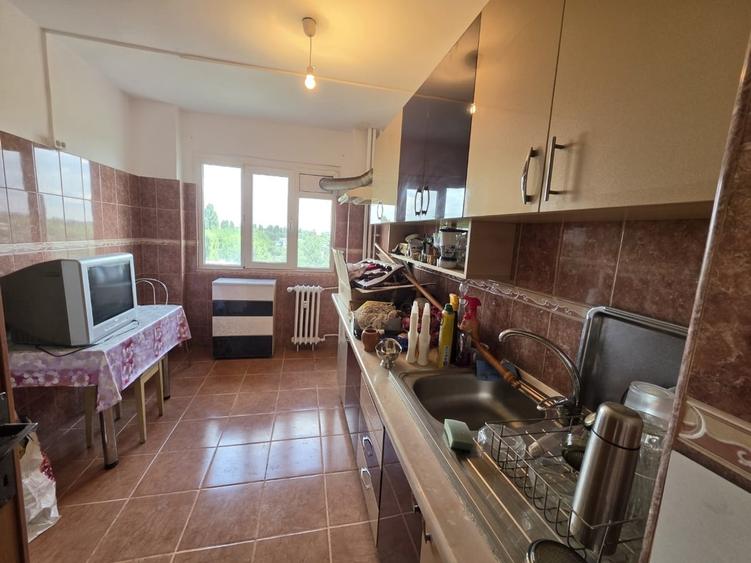 Apartament cu 3 camere decomandat în Zețarilor