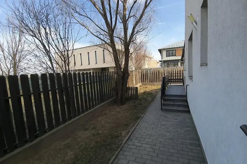 Casă cu 5 camere cu Teren 416 Mp în Central