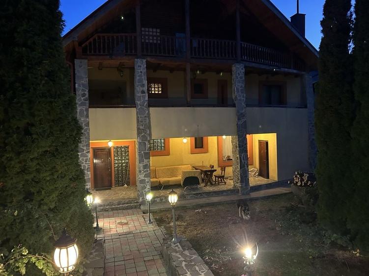 Casă cu 4 camere cu Teren 200 Mp în Central