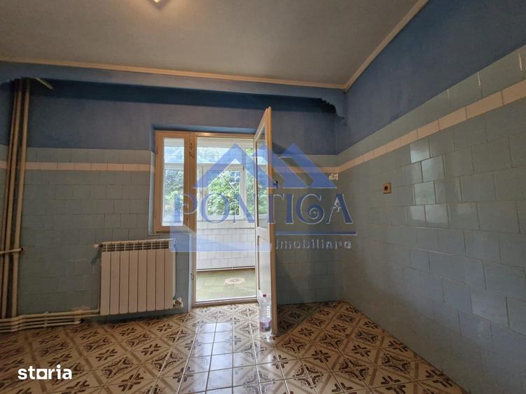 Apartament cu 3 camere decomandat în Central