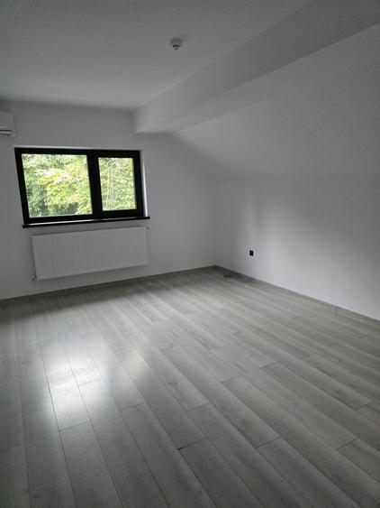 Casă cu 4 camere cu Teren 200 Mp în Albești