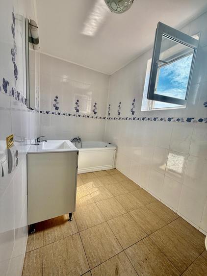 Casă cu 5 camere cu Canalizare în Apărătorii Patriei