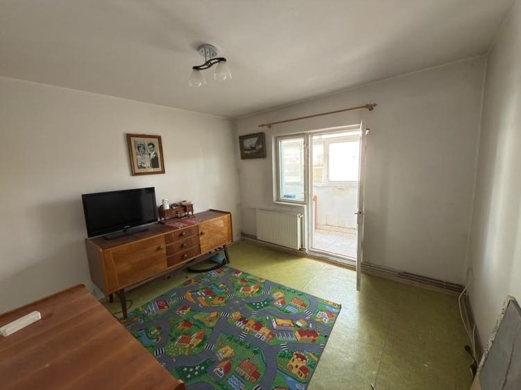 Apartament cu 4 camere decomandat, mobilat în Central