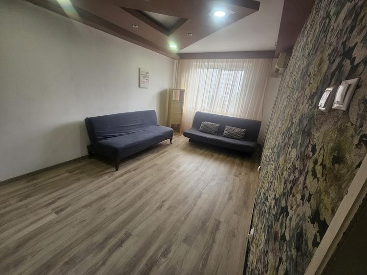 Apartament cu 3 camere decomandat în Exterior Vest