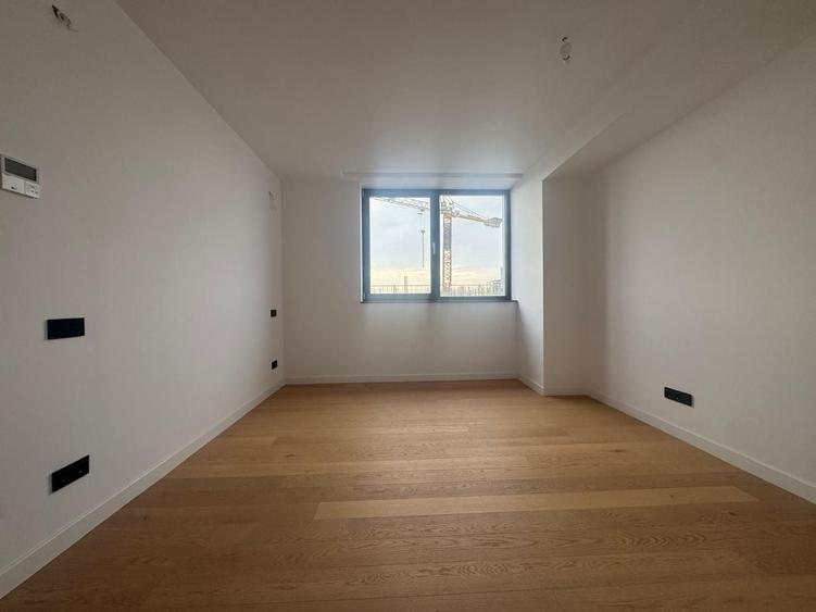 Apartament cu 3 camere semidecomandat în Floreasca