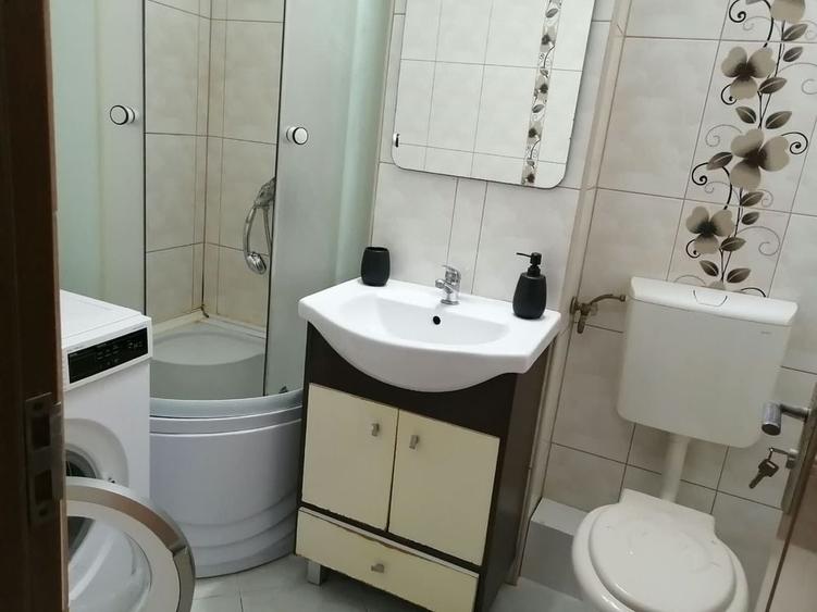 Garsonieră decomandată în Central
