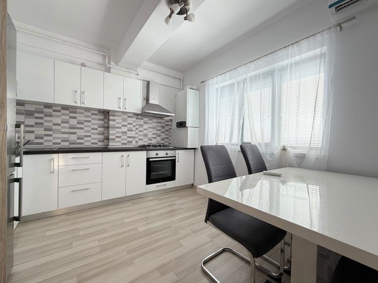 Apartament cu 3 camere decomandat în Bucovina