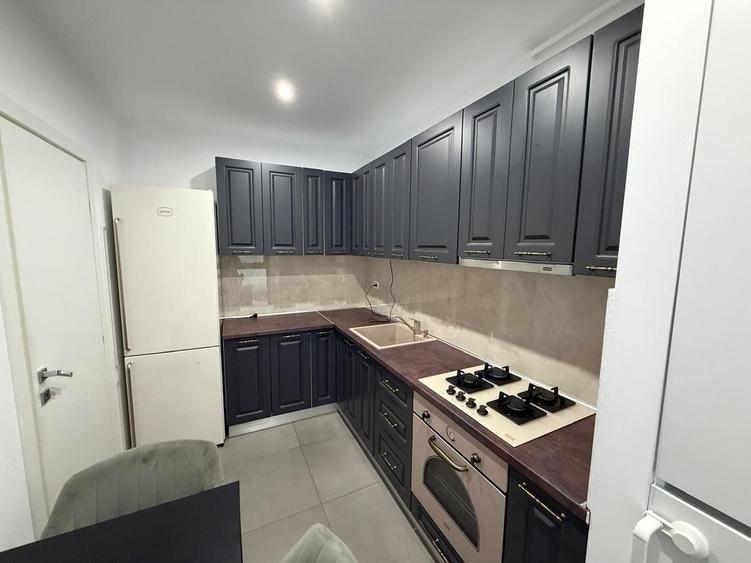 Apartament cu 3 camere semidecomandat, mobilat în Pipera