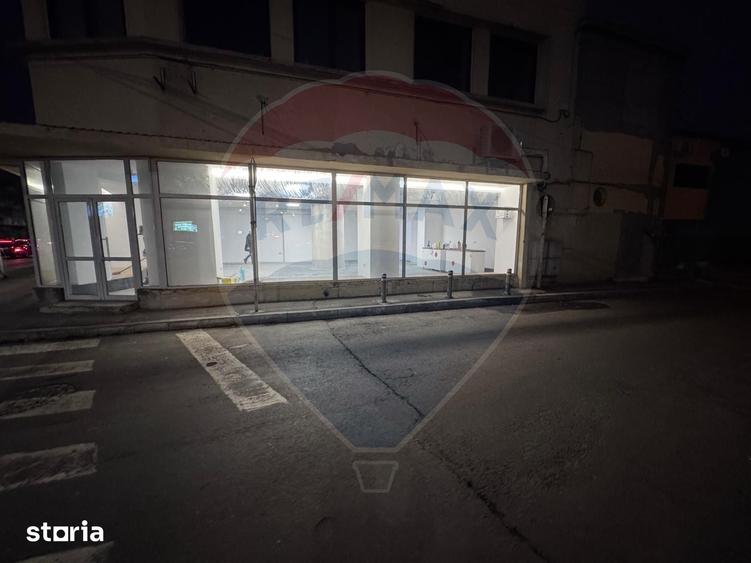Spațiu comercial, de 300 mp, în Piața Centrală