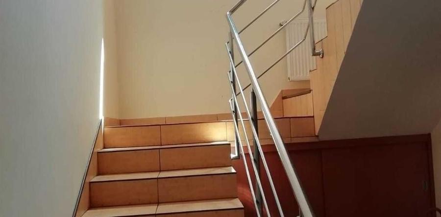 Casă cu 4 camere cu Garaj în Iancu Nicolae