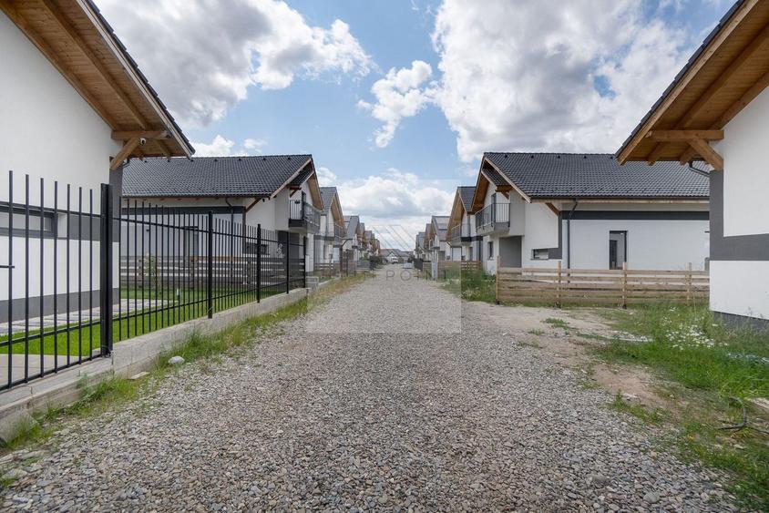 Casă individuală cu 5 camere cu Canalizare în Tărlungeni